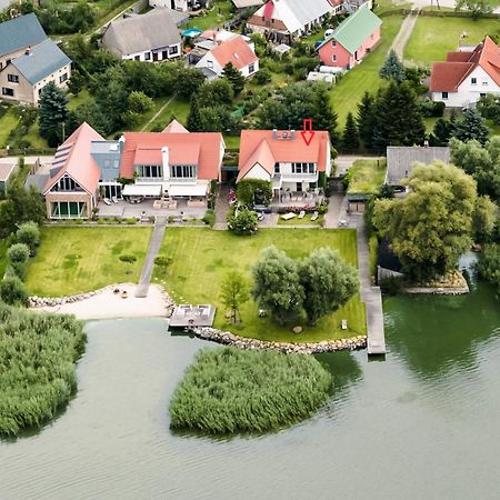 Peeneblick - Traumhaus In Exklusiver Direktlage Am Wasser Mit Eigenem Bootssteg Fuer 8 Personen Rankwitz Eksteriør billede